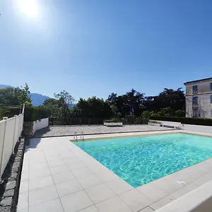 Appartement Grand Studio 38m2 Dans Ancien Palace Avec Piscine Et Place De Parking Privée, Aix-les-Bains