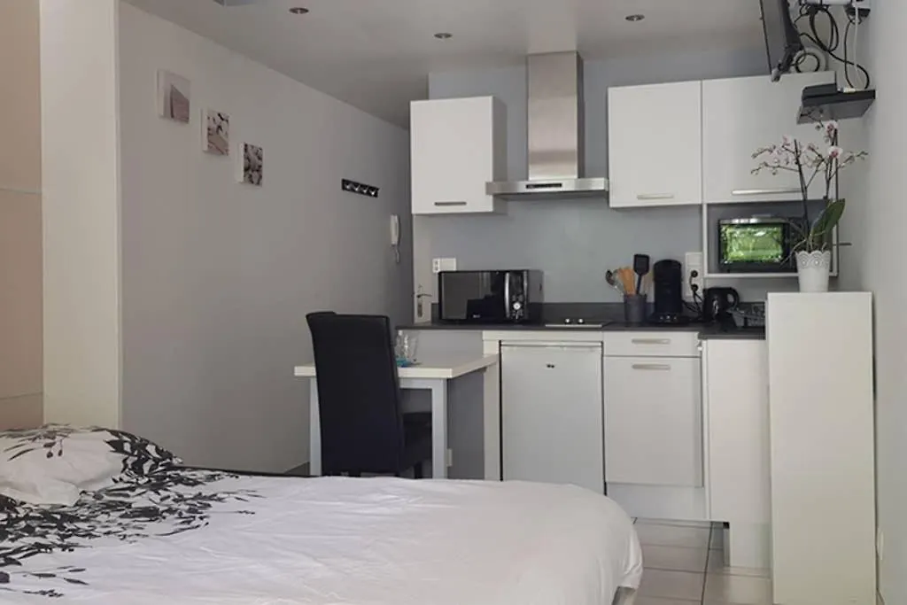 דירה אקס-לה-באינס Charmant Studio 2* Rdc+ Terrasse & Parking Prive צרפת