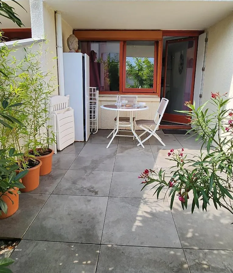 אקס-לה-באינס Charmant Studio 2* Rdc+ Terrasse & Parking Prive